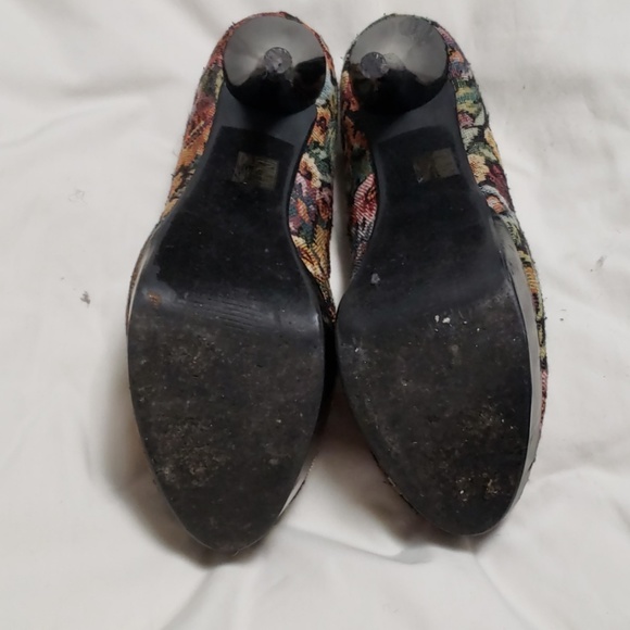 Call It Spring Platform Floral Pumps - Picture 2 of 8